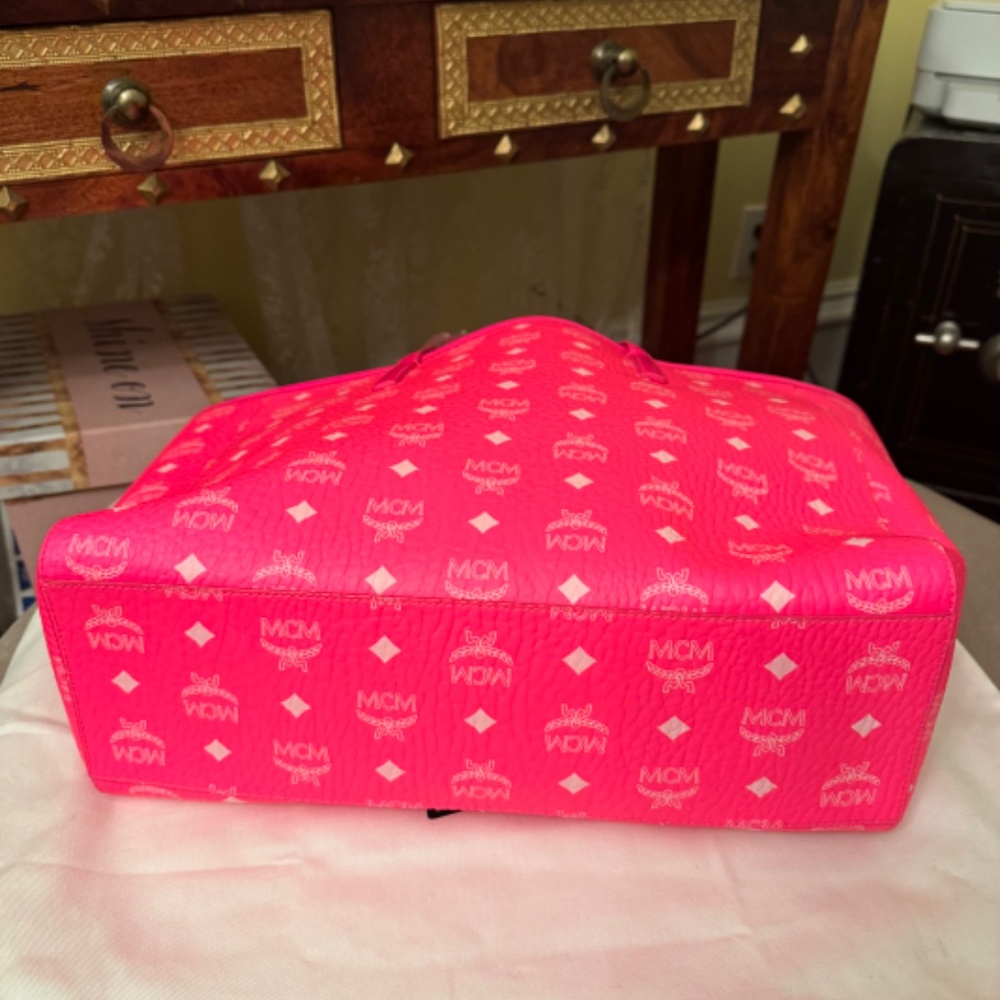 πππNWT MCM πNeonπ Pink Visetos Coated Canvas Portuna Shopper Tote - Picture 12 of 15